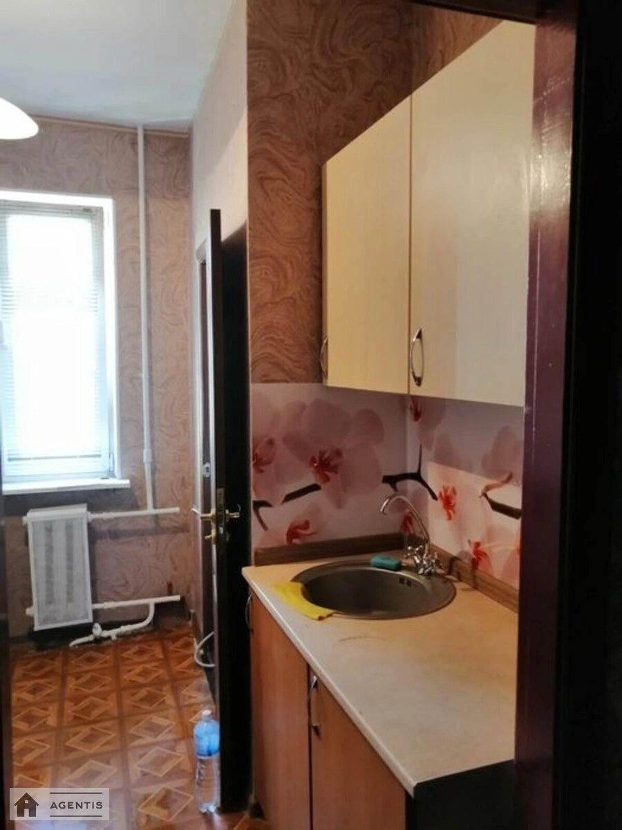 Здам квартиру. 2 rooms, 40 m², 1st floor/5 floors. 8, Волинська 8, Київ. 