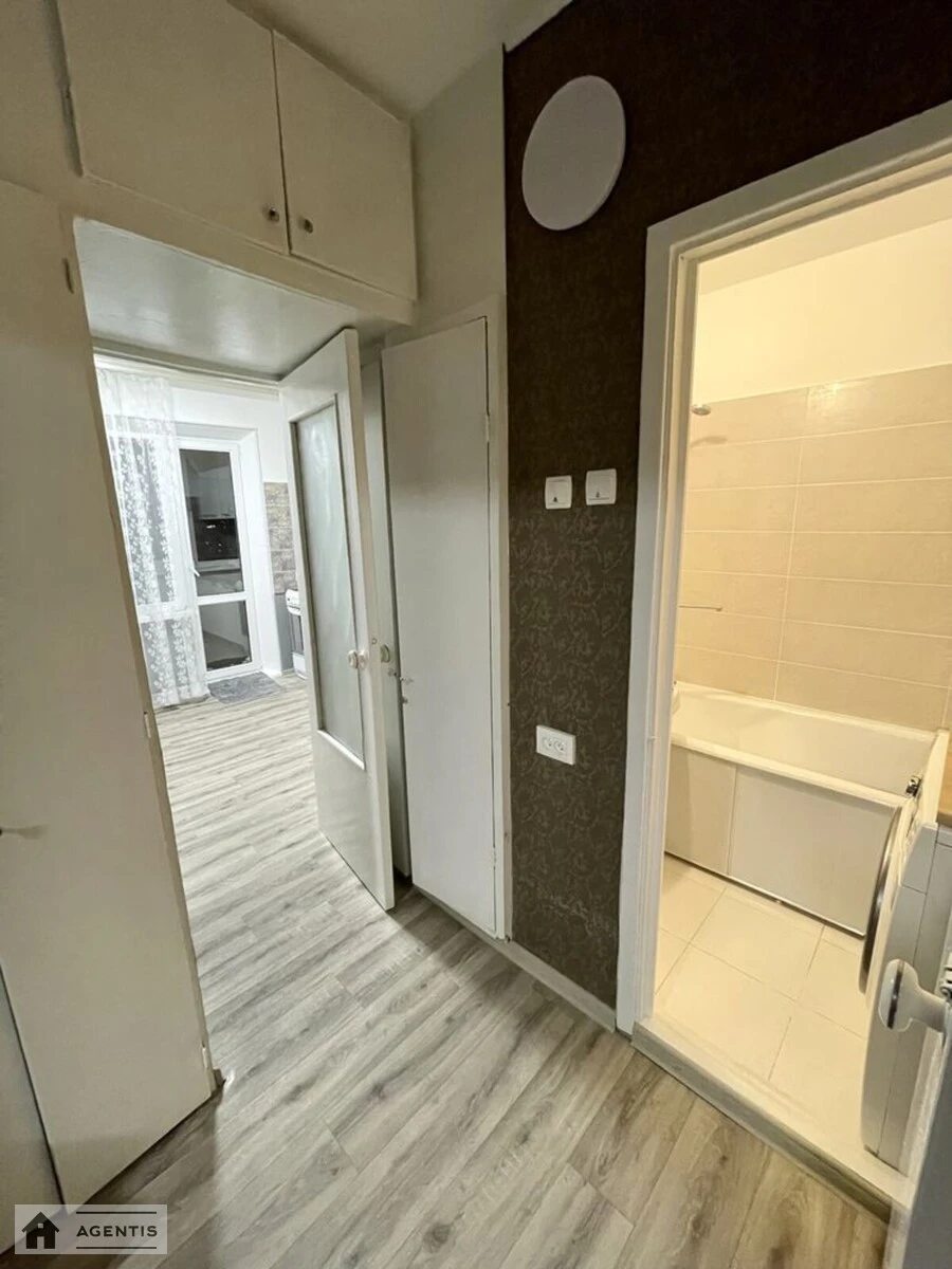 Apartment for rent. 2 rooms, 56 m², 12 floor/16 floors. Geroyiv Sevastopolya, Kyiv. 