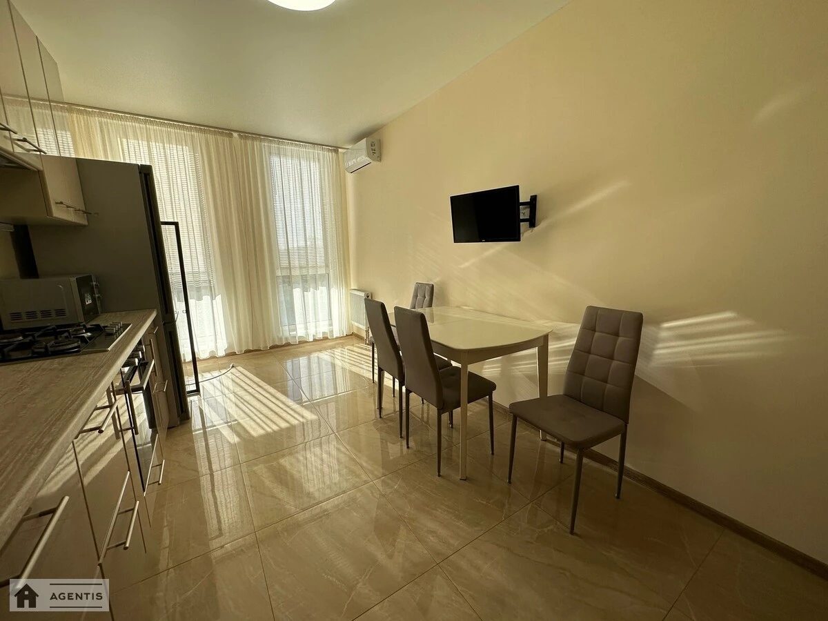 Здам квартиру. 2 rooms, 70 m², 3rd floor/10 floors. 75, Малоземельна 75, Київ. 