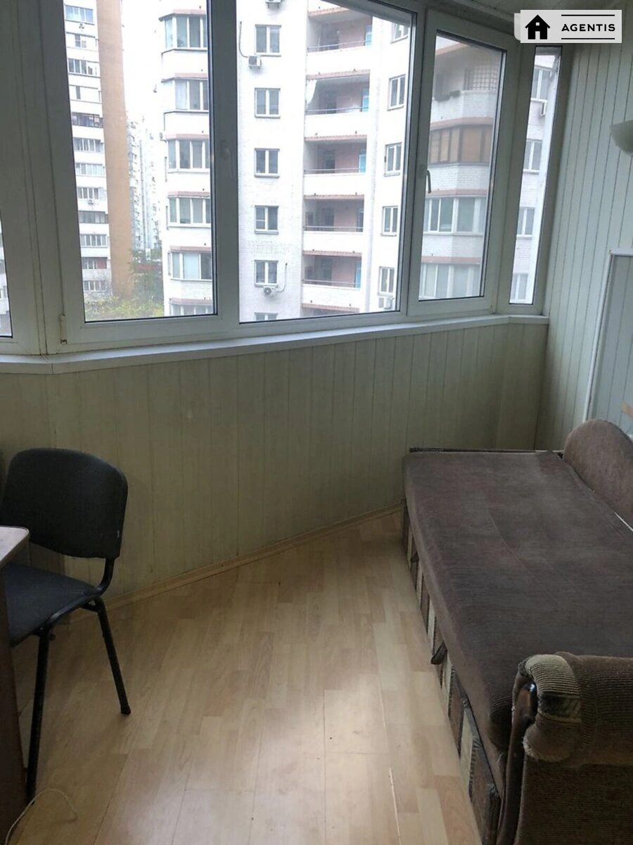 Сдам квартиру. 3 rooms, 100 m², 5th floor/16 floors. 7, Вишняковская 7, Киев. 