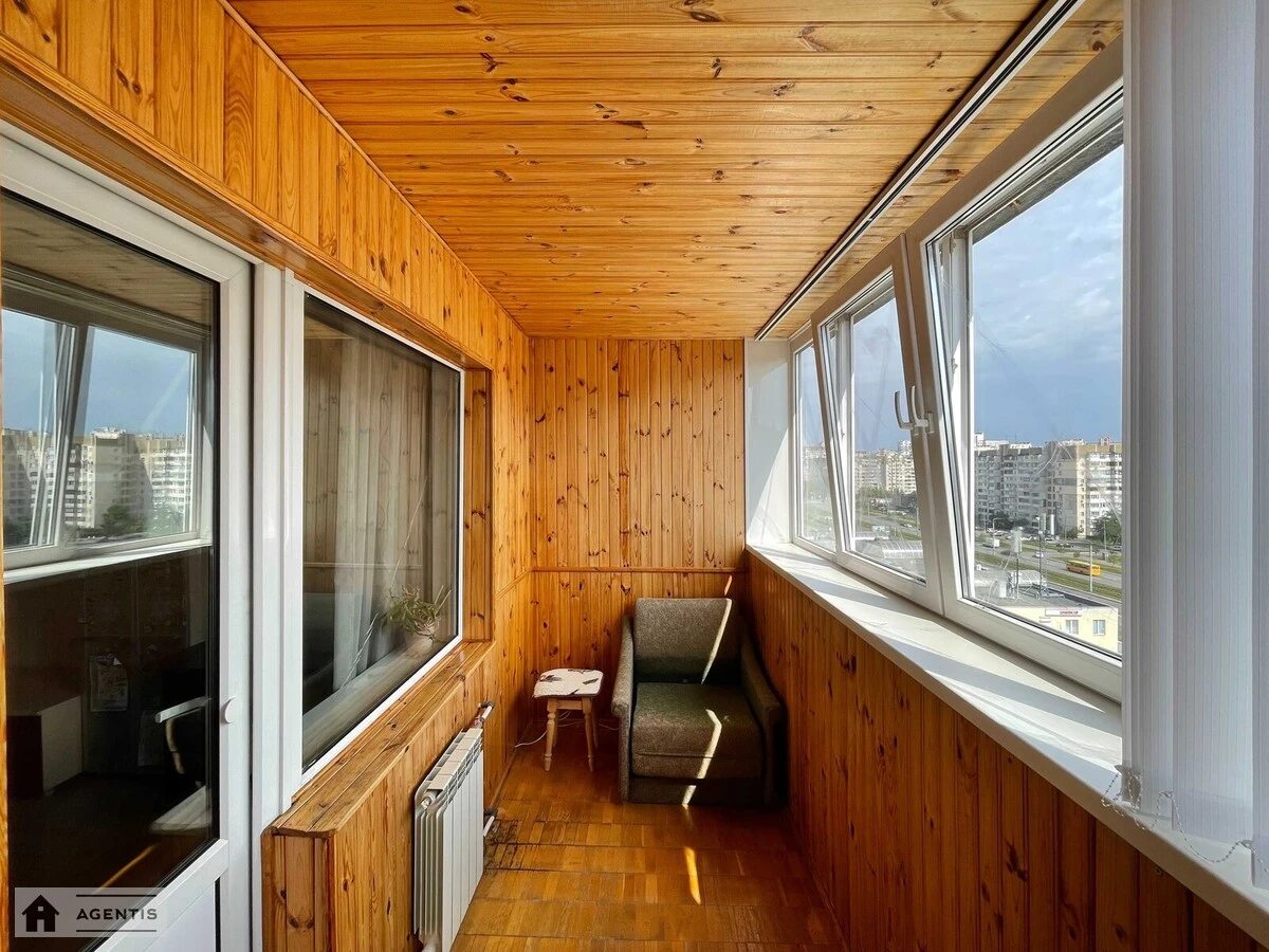 Apartment for rent. 2 rooms, 55 m², 9th floor/16 floors. 16, Anny Akhmatovoyi vul., Kyiv. 