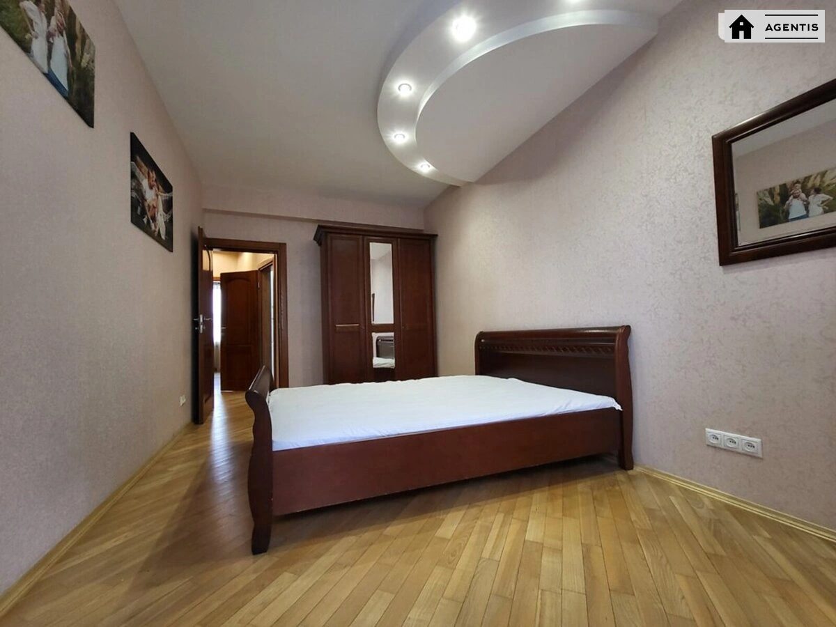 Сдам квартиру. 3 rooms, 110 m², 8th floor/19 floors. 2, Никольско-Слободская 2, Киев. 