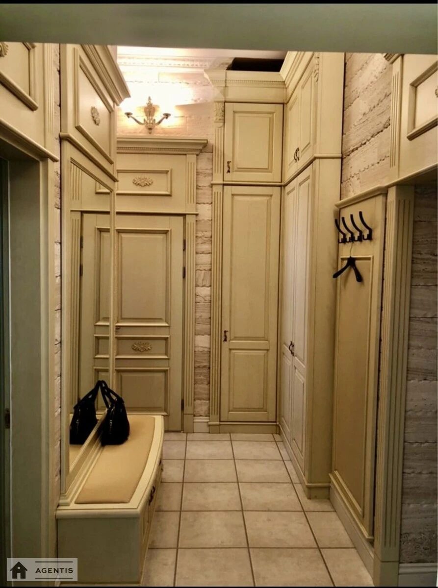 Apartment for rent. 2 rooms, 56 m², 3rd floor/4 floors. 43, Saksaganskogo 43, Kyiv. 