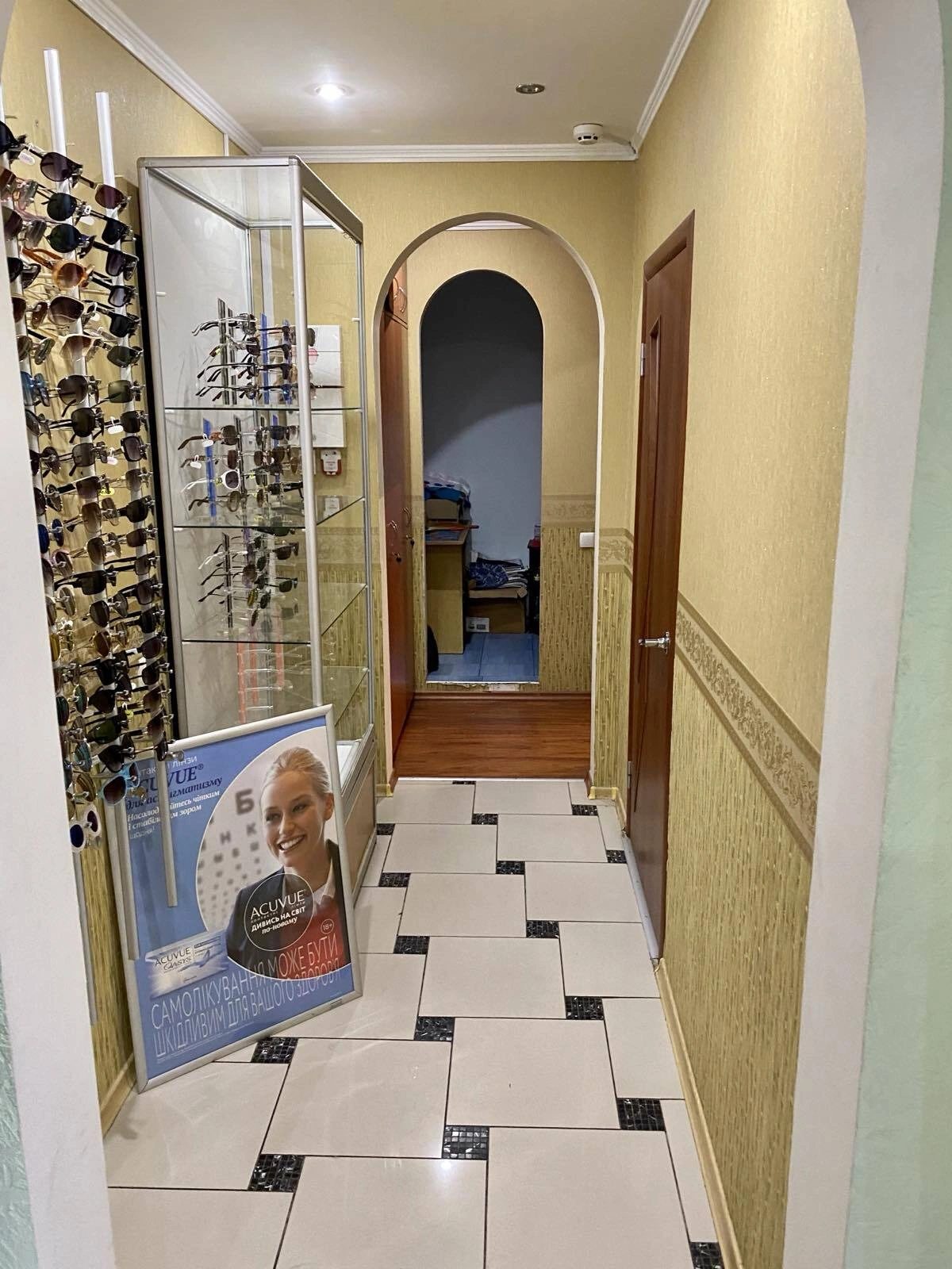 Магазин окулярів з кабінетом офтальмолога
