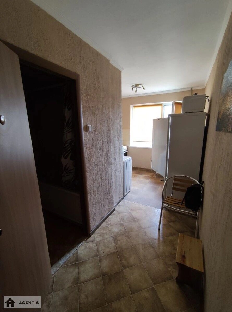 Apartment for rent. 1 room, 34 m², 6th floor/9 floors. 7, Marshala Malynovskoho vul., Kyiv. 