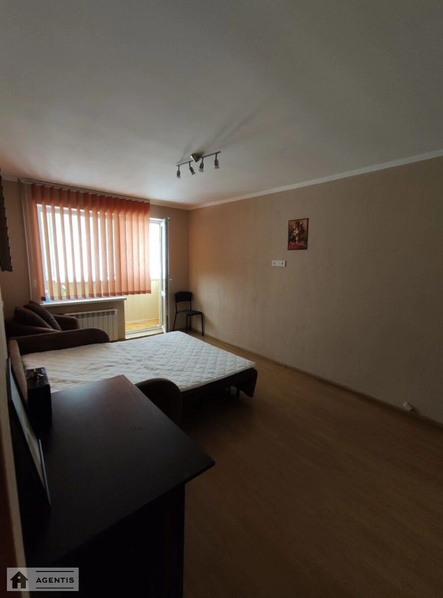 Apartment for rent. 1 room, 34 m², 6th floor/9 floors. 7, Marshala Malynovskoho vul., Kyiv. 