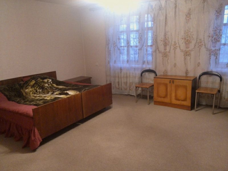 Apartments for sale. 3 rooms, 91 m², 2nd floor/5 floors. Frunze, Dnipro. 