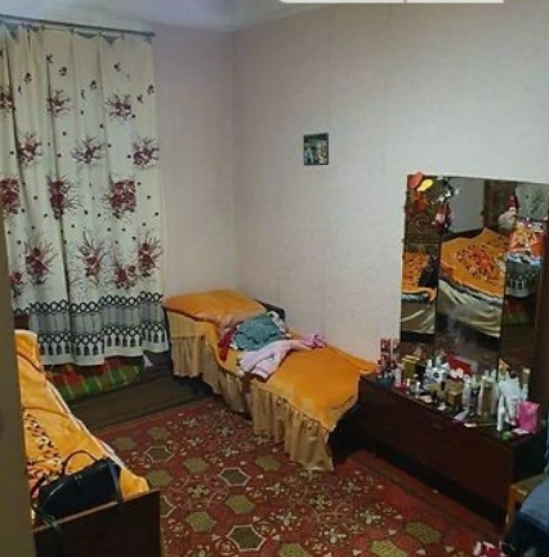 Apartments for sale. 3 rooms, 78 m², 5th floor/5 floors. Prospekt Kyrova, Dnipro. 